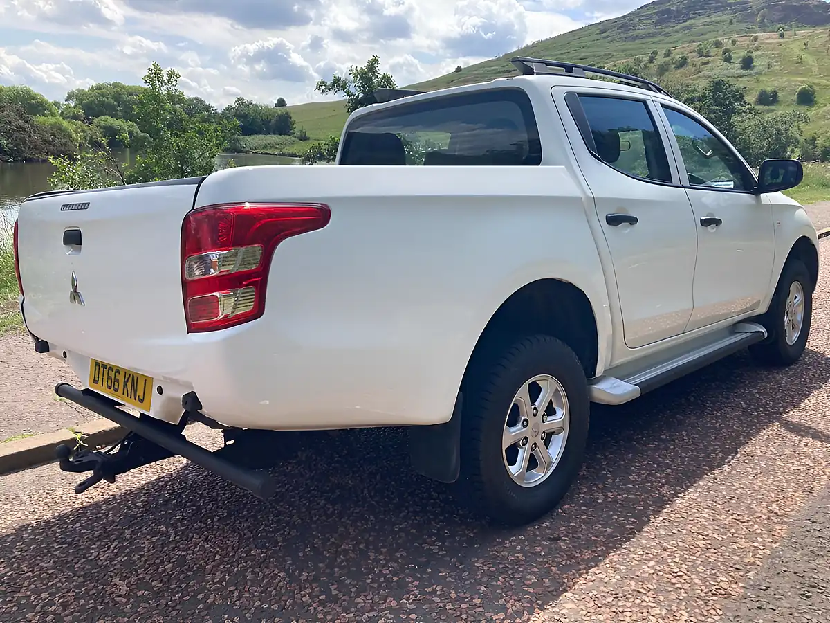 Used 2017 Mitsubishi L200 4Life White - Interior and Exterior details 10