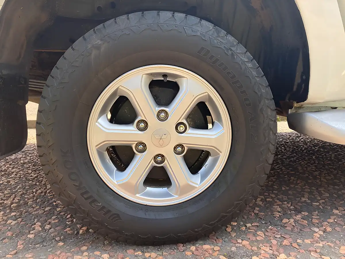 Used 2017 Mitsubishi L200 4Life White - Interior and Exterior details 11