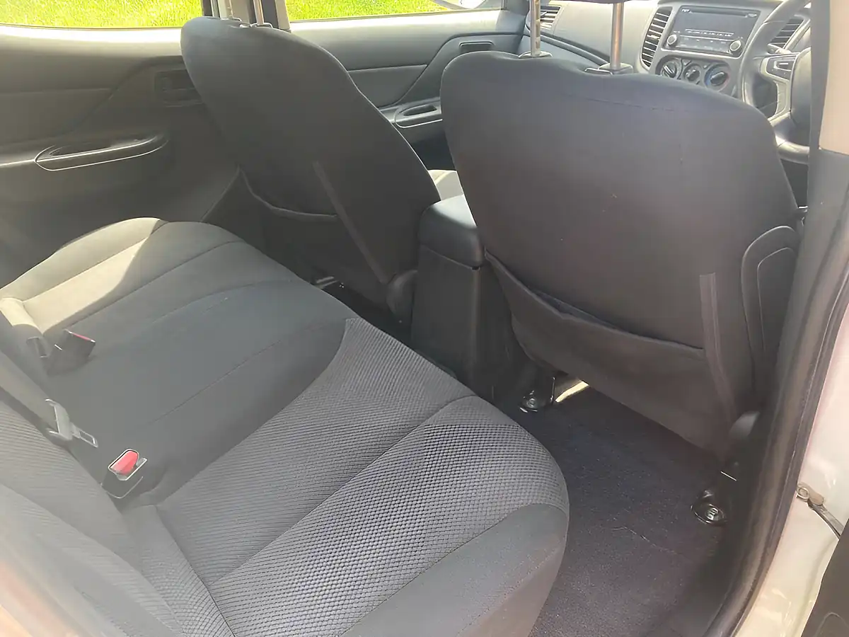 Used 2017 Mitsubishi L200 4Life White - Interior and Exterior details 12