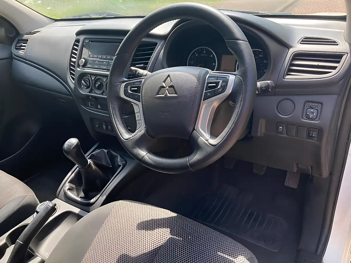 Used 2017 Mitsubishi L200 4Life White - Interior and Exterior details 16