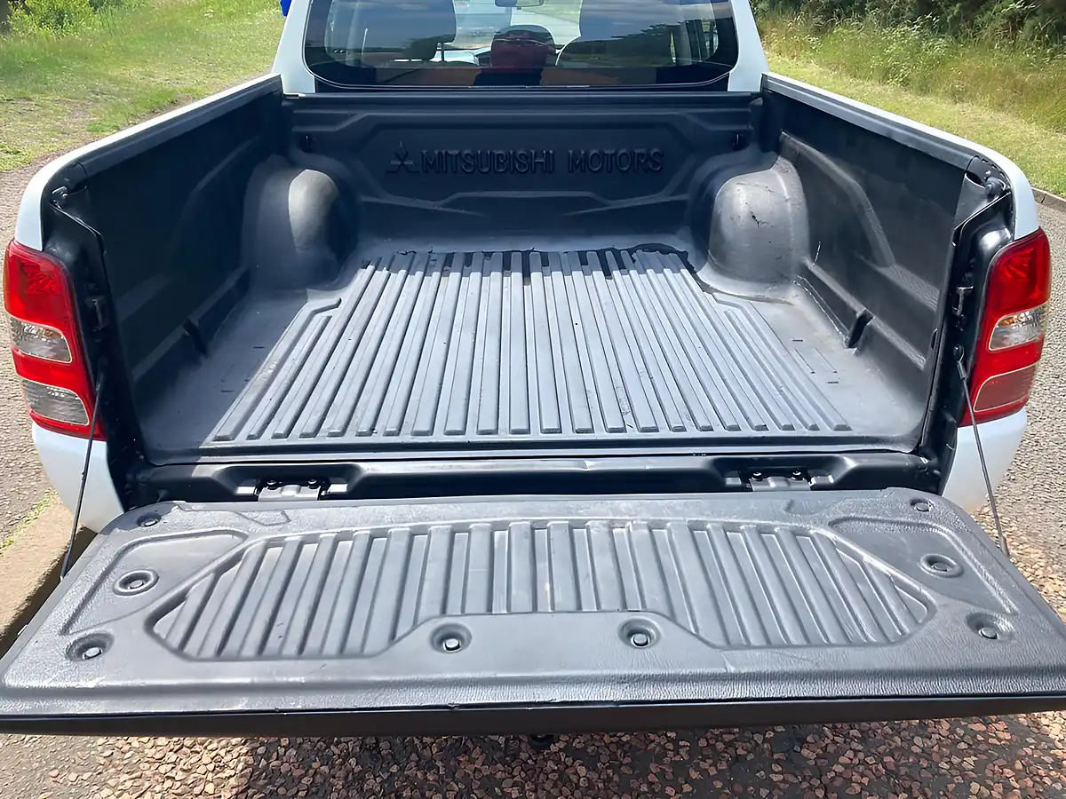 Used 2017 Mitsubishi L200 4Life White - Interior and Exterior details 4
