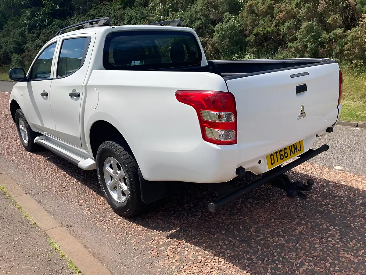 Used 2017 Mitsubishi L200 4Life White - Interior and Exterior details 5