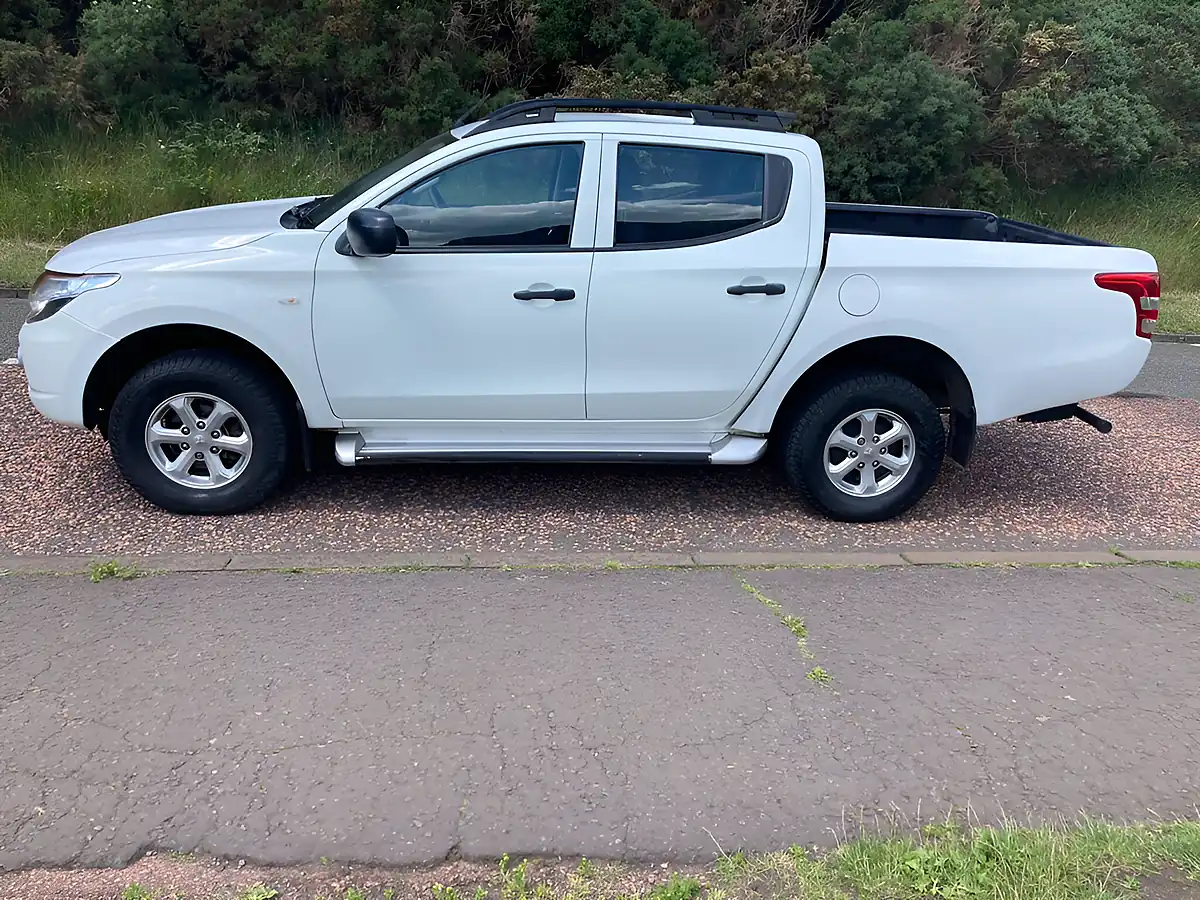 Used 2017 Mitsubishi L200 4Life White - Interior and Exterior details 6
