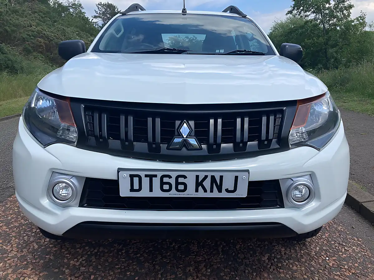 Used 2017 Mitsubishi L200 4Life White - Interior and Exterior details 8