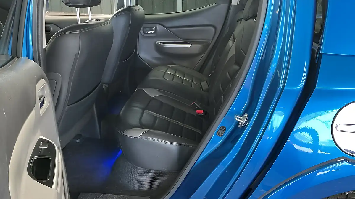 Used 2017 Mitsubishi L200 Barbarian Blue - Interior and Exterior details 12