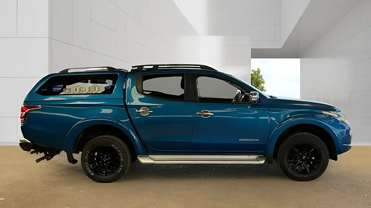Used 2017 Mitsubishi L200 Barbarian Blue - Interior and Exterior details 8