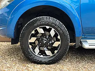 Used 2017 Mitsubishi L200 Barbarian Blue - Interior and Exterior details 17