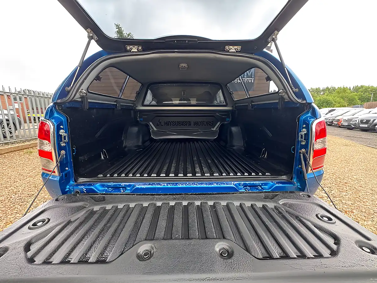 Used 2017 Mitsubishi L200 Barbarian Blue - Interior and Exterior details 5