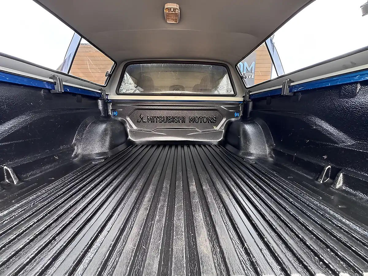 Used 2017 Mitsubishi L200 Barbarian Blue - Interior and Exterior details 6