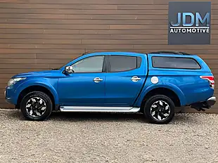 Used 2017 Mitsubishi L200 Barbarian Blue - Interior and Exterior details 8