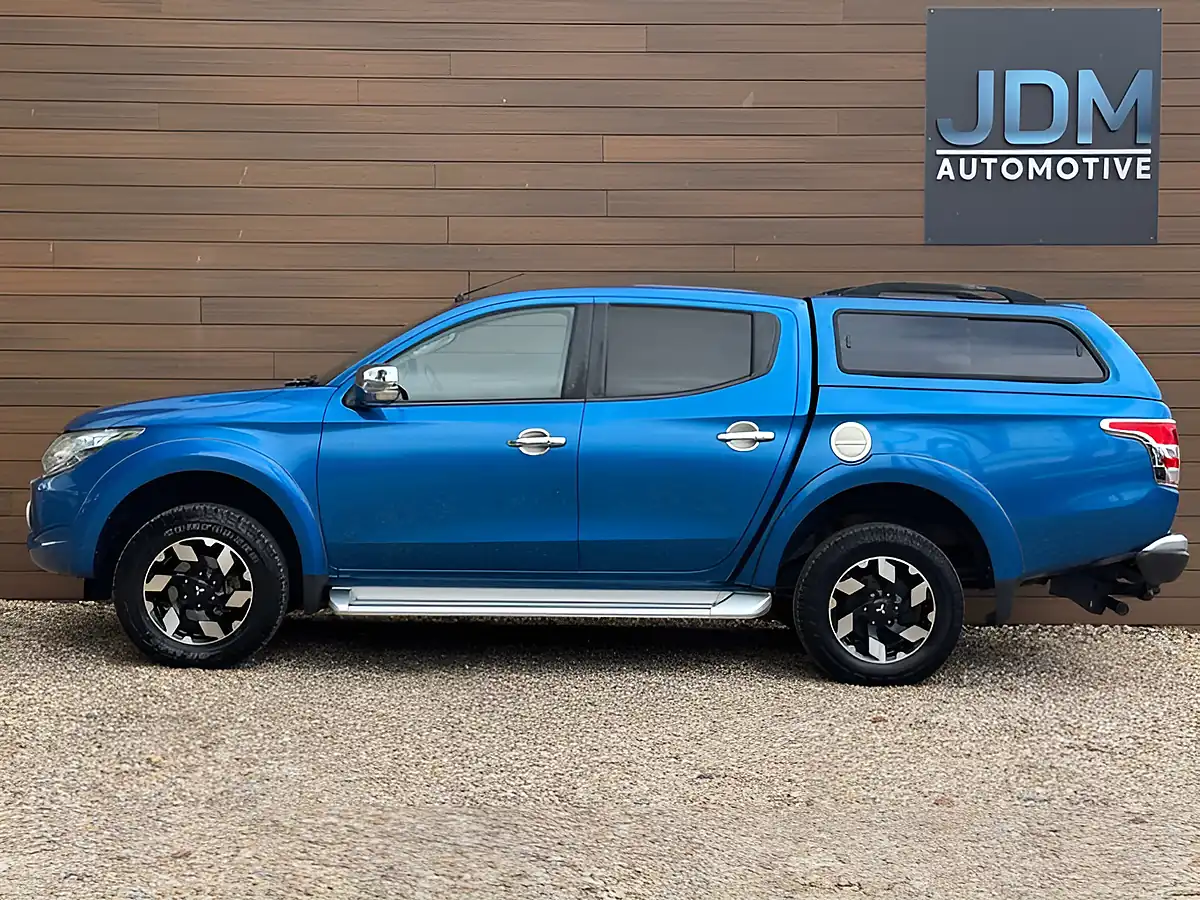 Used 2017 Mitsubishi L200 Barbarian Blue - Interior and Exterior details 8