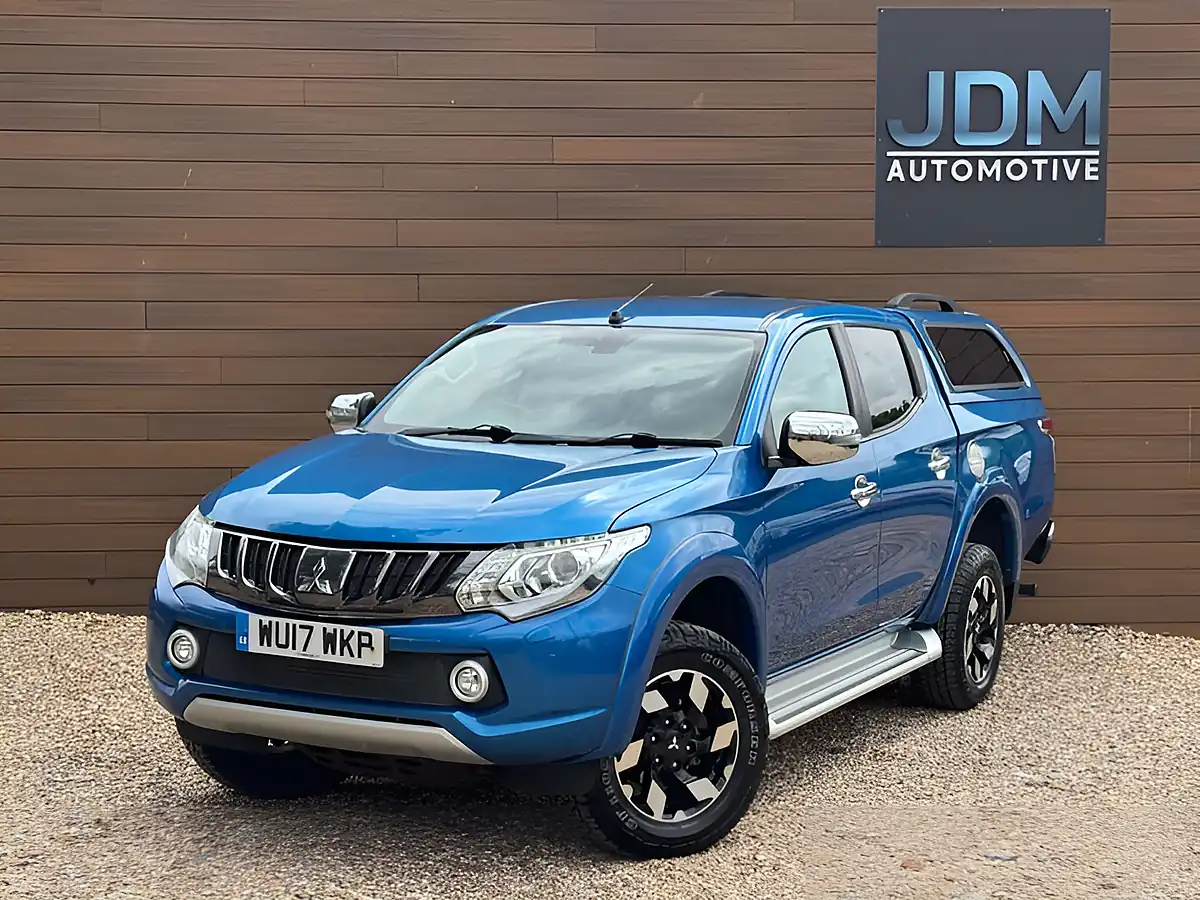 Used 2017 Mitsubishi L200 Barbarian Blue - Interior and Exterior details 9
