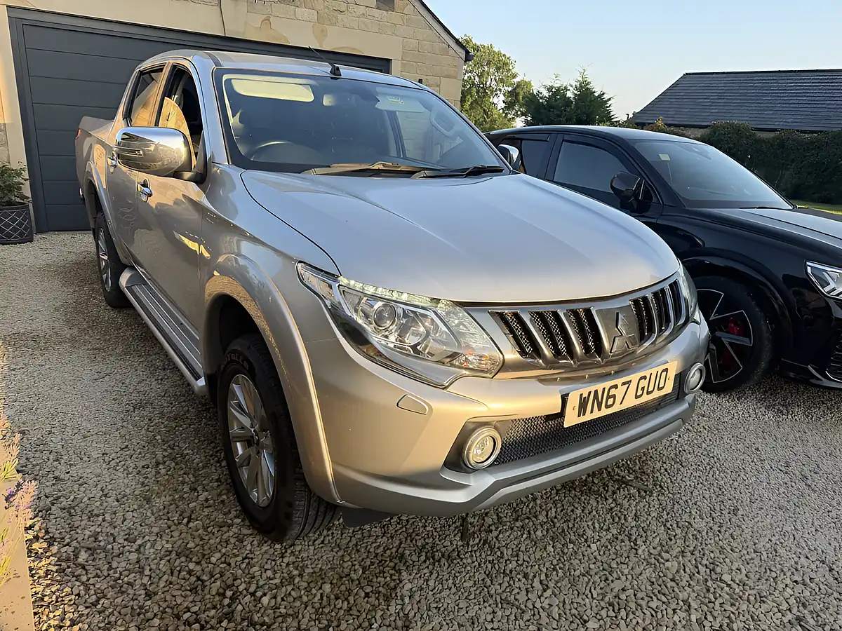 Used 2017 Mitsubishi L200 Barbarian Dcb Silver Metallic - Front View