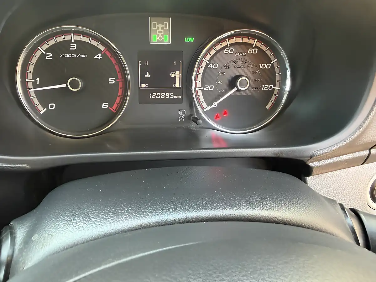 Used 2017 Mitsubishi L200 Barbarian Dcb Silver Metallic - Interior and Exterior details 12