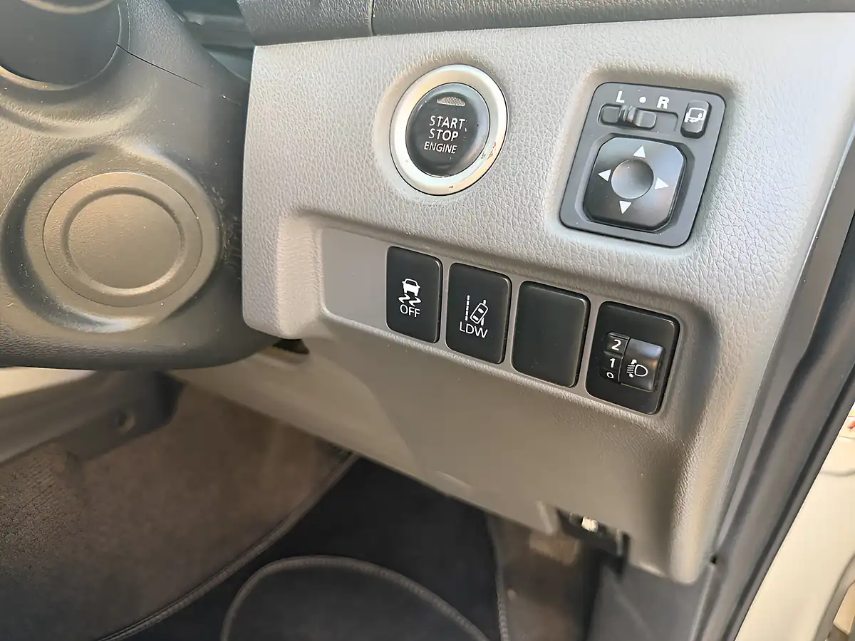 Used 2017 Mitsubishi L200 Barbarian Dcb Silver Metallic - Interior and Exterior details 15