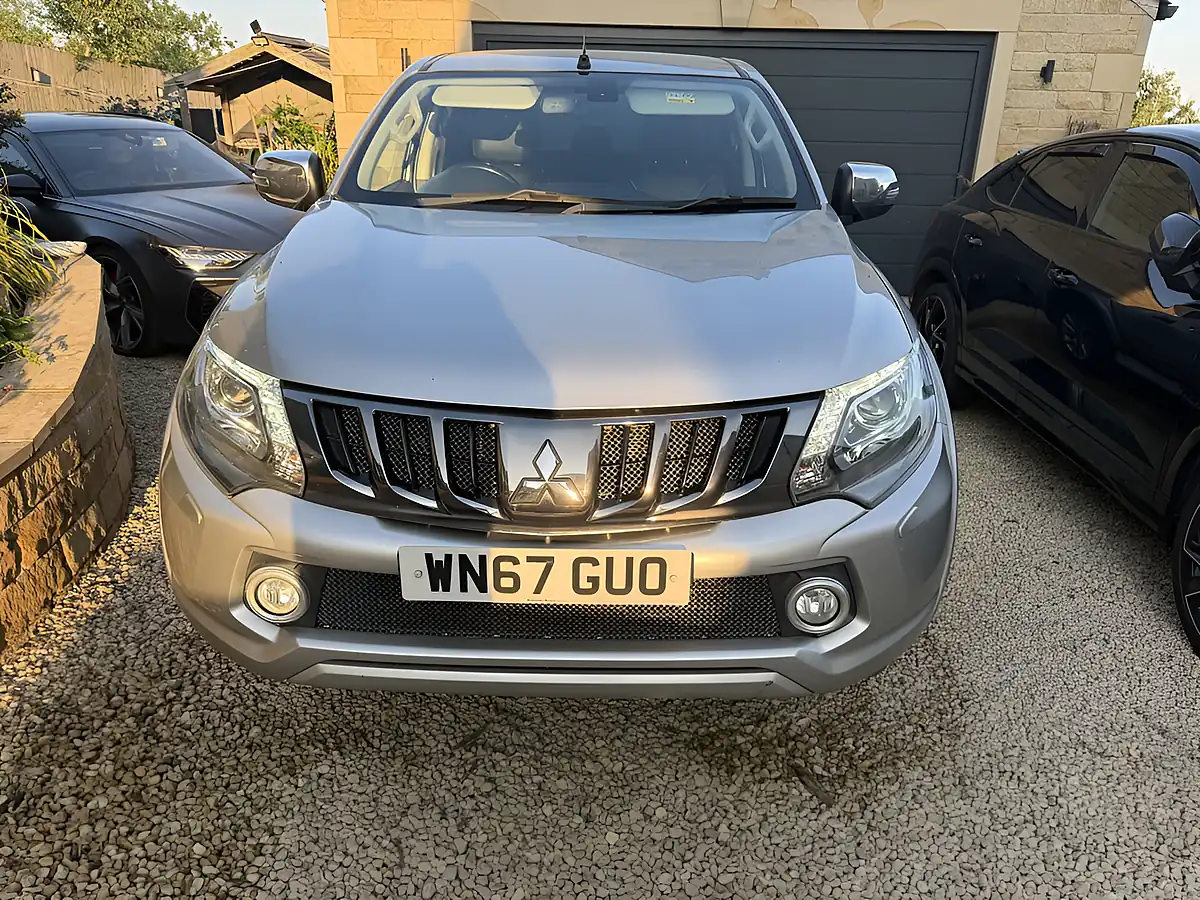 Used 2017 Mitsubishi L200 Barbarian Dcb Silver Metallic - Interior and Exterior details 2