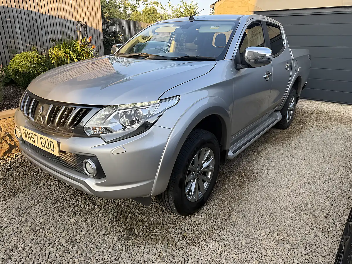 Used 2017 Mitsubishi L200 Barbarian Dcb Silver Metallic - Interior and Exterior details 3