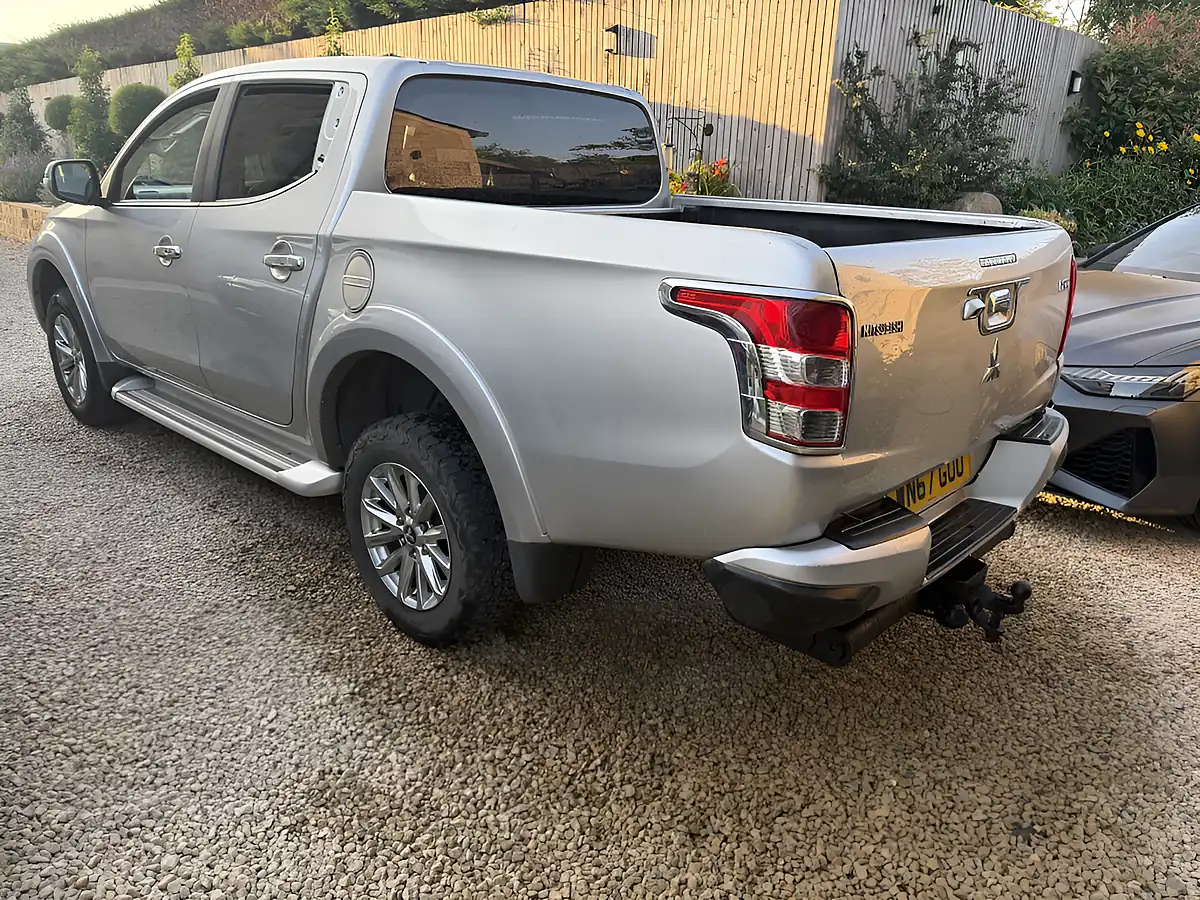 Used 2017 Mitsubishi L200 Barbarian Dcb Silver Metallic - Interior and Exterior details 4