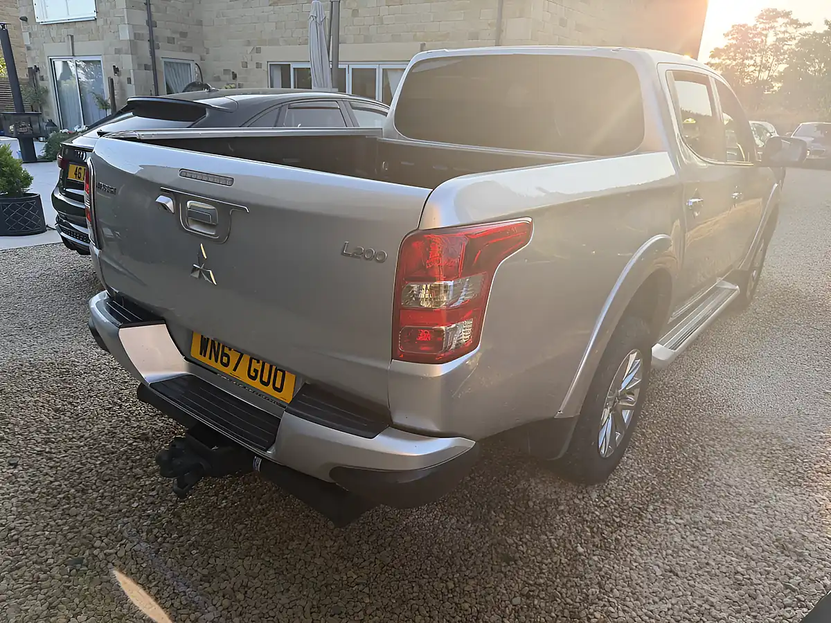 Used 2017 Mitsubishi L200 Barbarian Dcb Silver Metallic - Interior and Exterior details 5