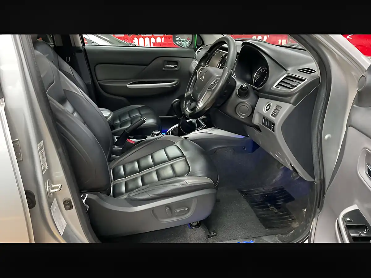 Used 2017 Mitsubishi L200 Barbarian Sterling Silver - Interior and Exterior details 11