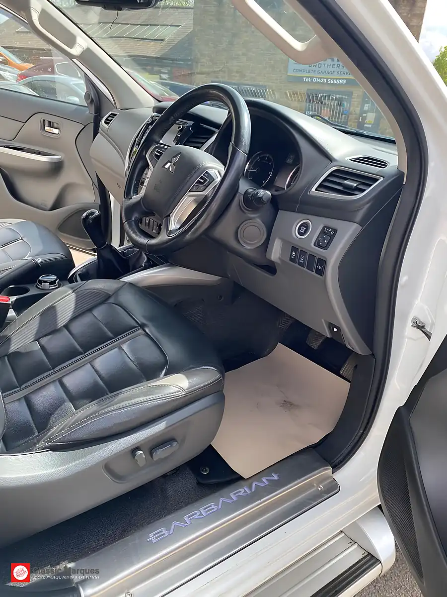 Used 2017 Mitsubishi L200 Barbarian White - Interior and Exterior details 11
