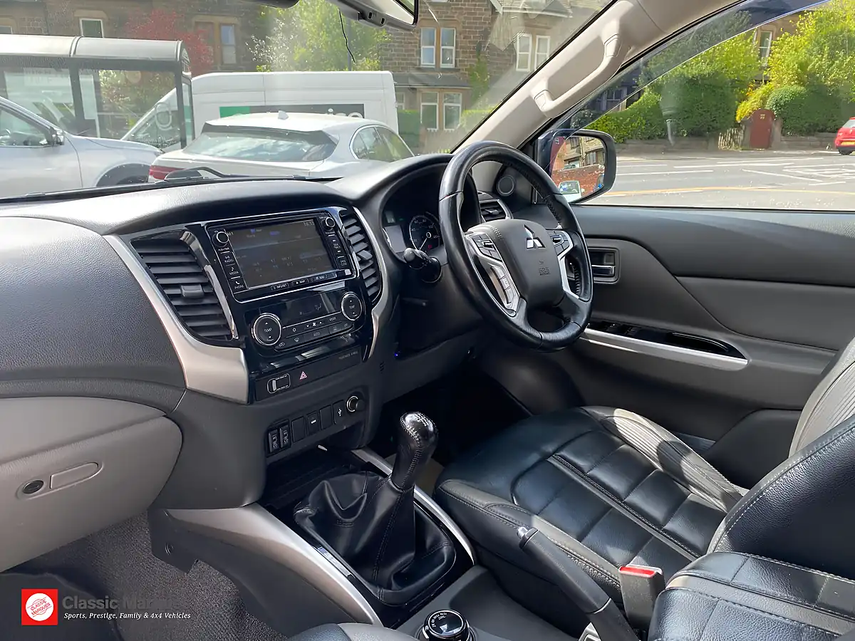 Used 2017 Mitsubishi L200 Barbarian White - Interior and Exterior details 2