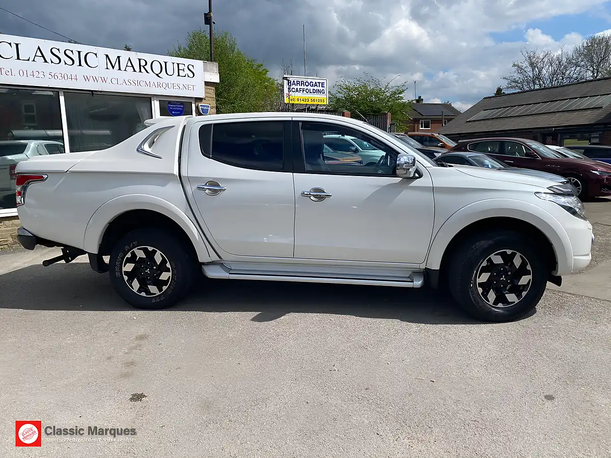 Used 2017 Mitsubishi L200 Barbarian White - Interior and Exterior details 3