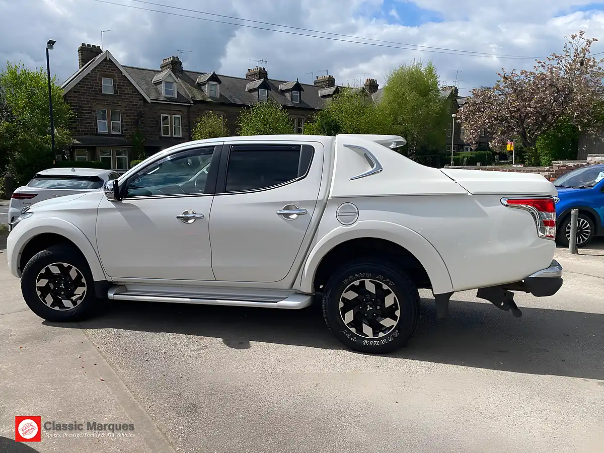 Used 2017 Mitsubishi L200 Barbarian White - Interior and Exterior details 5