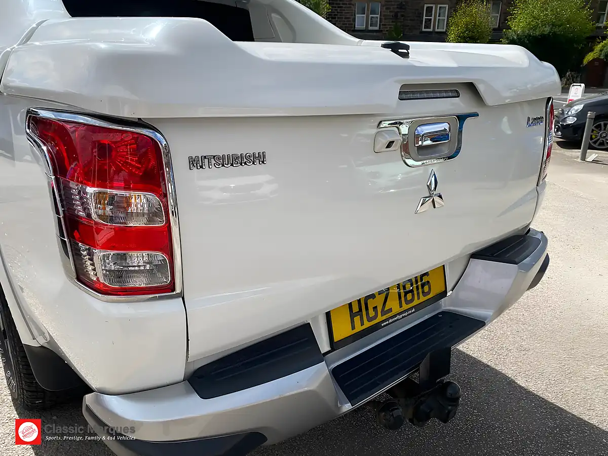 Used 2017 Mitsubishi L200 Barbarian White - Interior and Exterior details 6