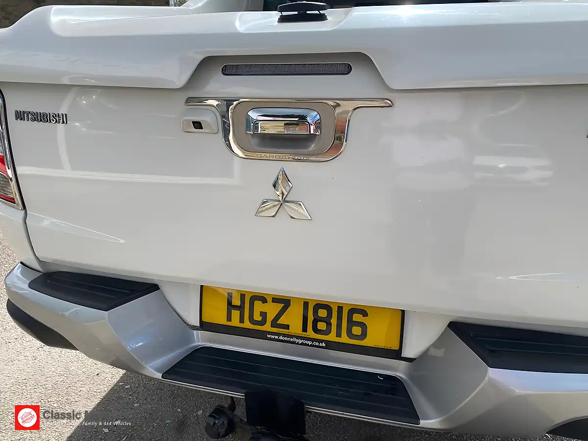 Used 2017 Mitsubishi L200 Barbarian White - Interior and Exterior details 7