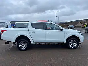Used 2017 Mitsubishi L200 Dc Titan White - Interior and Exterior details 11