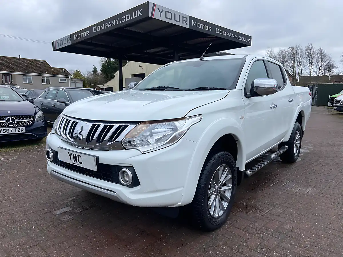 Used 2017 Mitsubishi L200 Dc Titan White - Interior and Exterior details 13