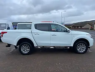 Used 2017 Mitsubishi L200 Dc Titan White - Interior and Exterior details 15