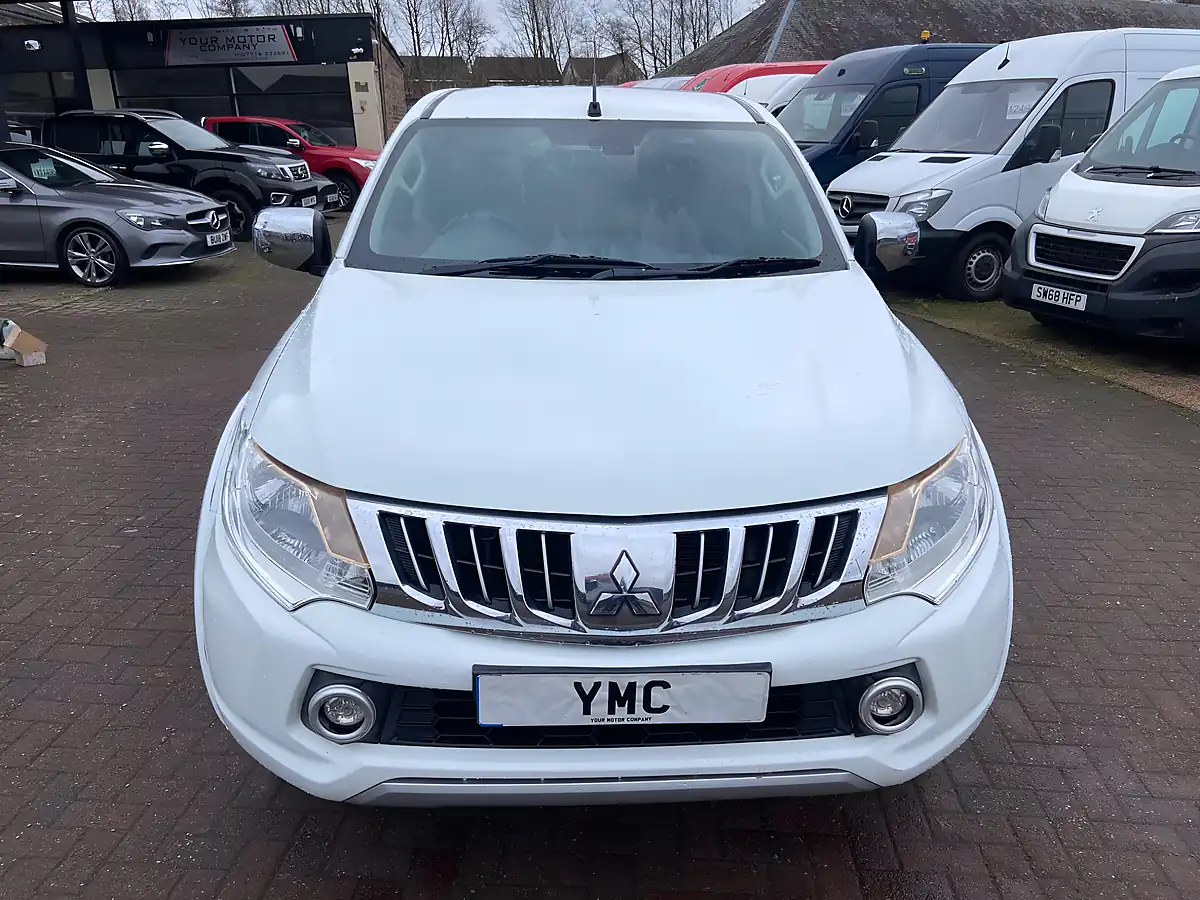 Used 2017 Mitsubishi L200 Dc Titan White - Interior and Exterior details 2