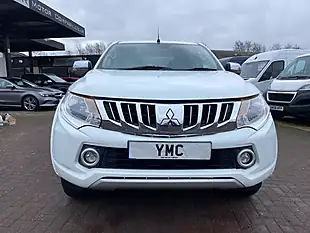 Used 2017 Mitsubishi L200 Dc Titan White - Interior and Exterior details 3