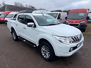 Used 2017 Mitsubishi L200 Dc Titan White - Interior and Exterior details 4