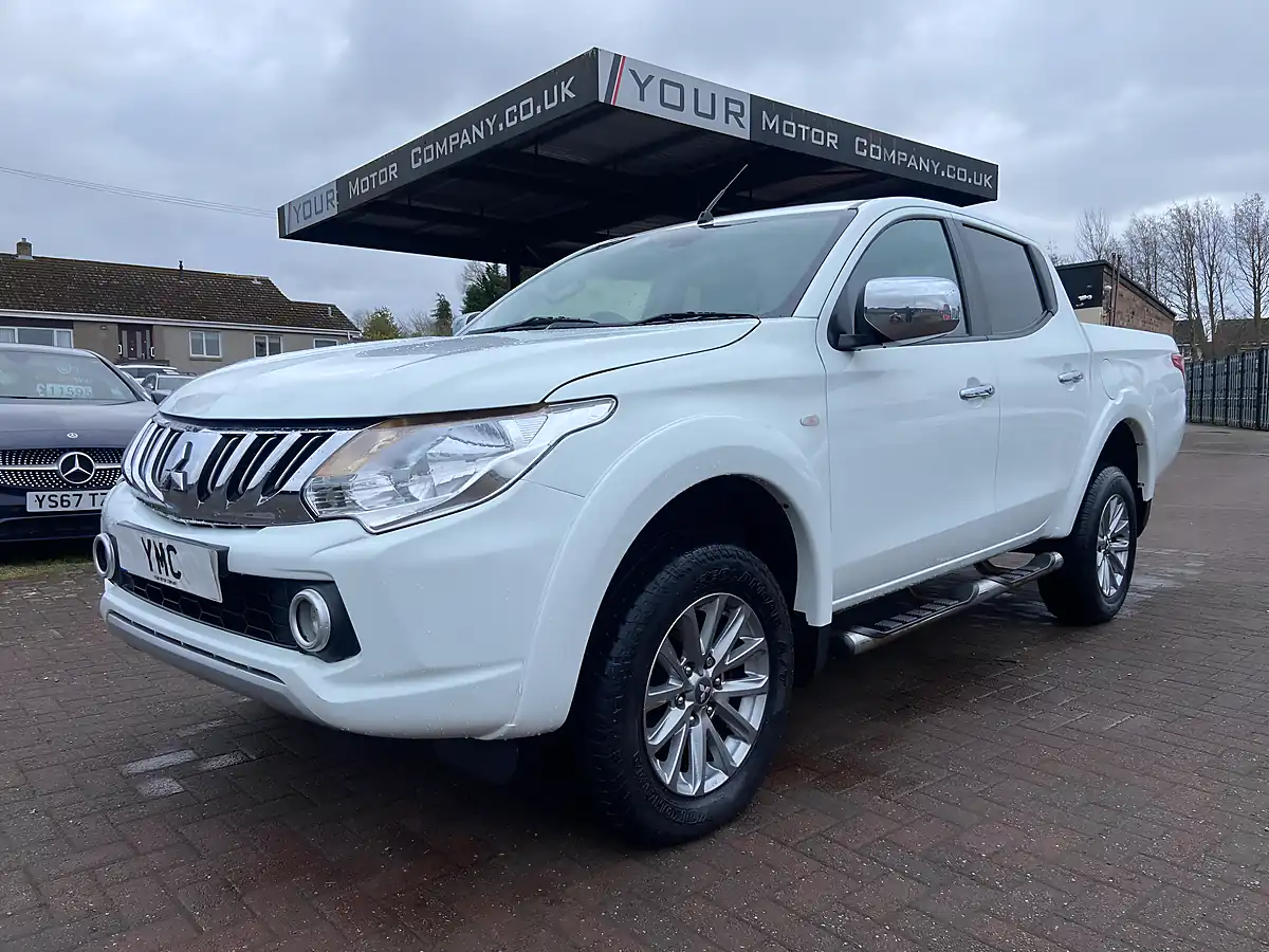 Used 2017 Mitsubishi L200 Dc Titan White - Interior and Exterior details 5