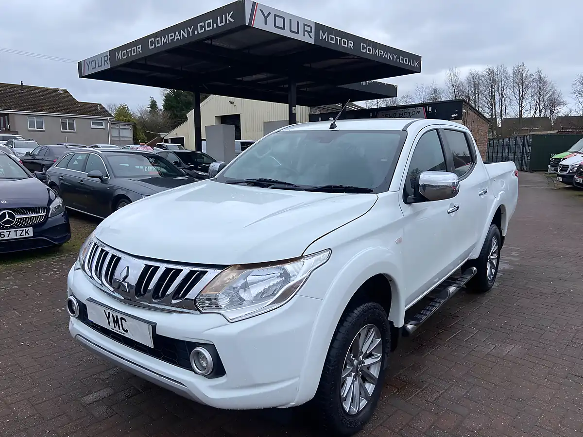 Used 2017 Mitsubishi L200 Dc Titan White - Interior and Exterior details 7