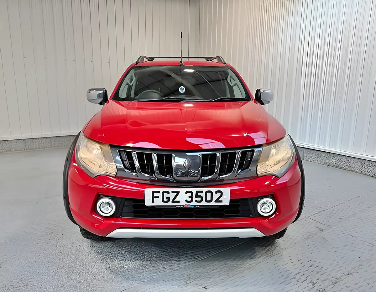 Used 2017 Mitsubishi L200 Titan Aztec Red - Interior and Exterior details 2
