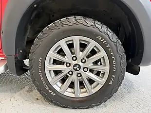Used 2017 Mitsubishi L200 Titan Aztec Red - Interior and Exterior details 4