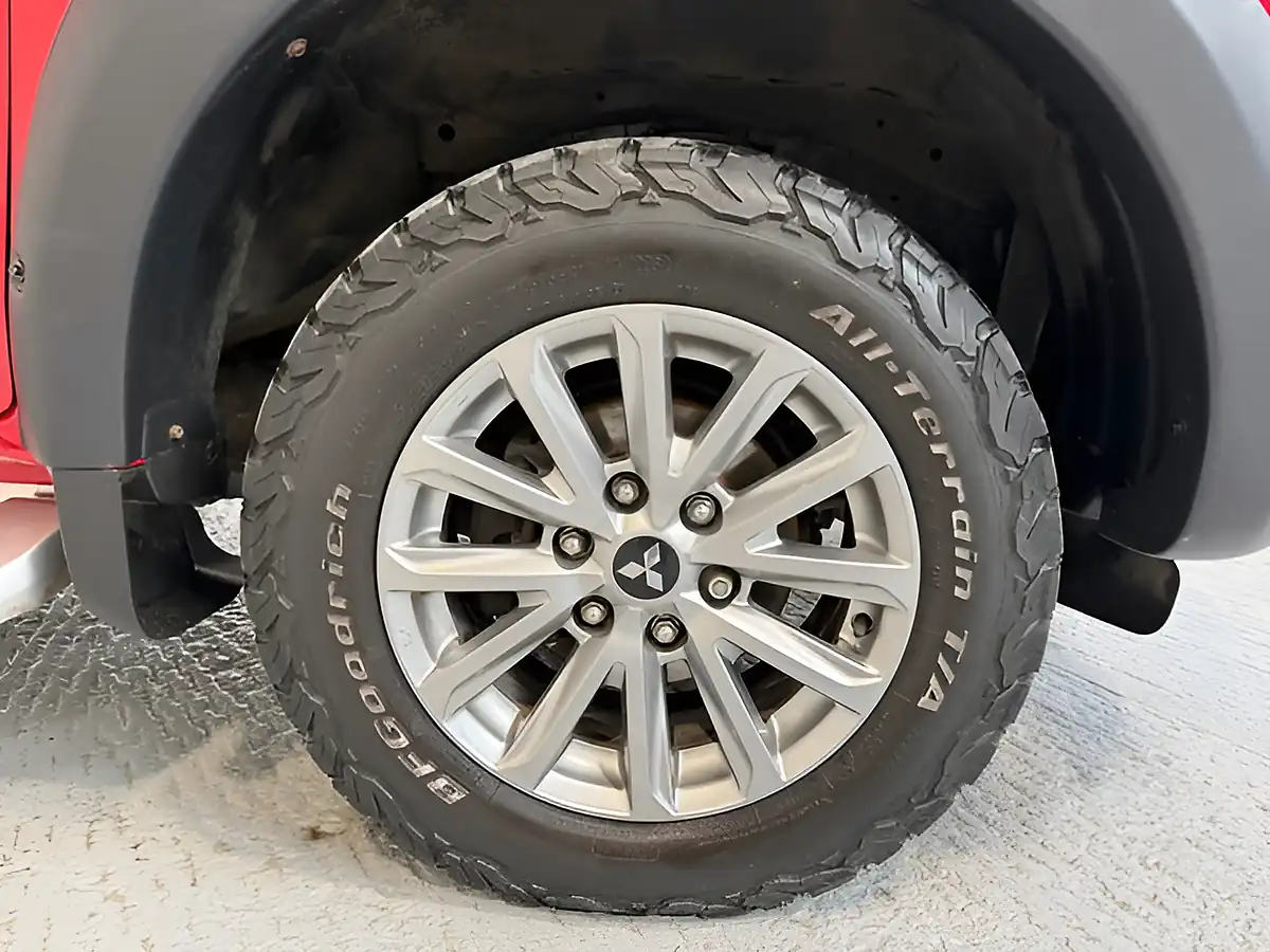 Used 2017 Mitsubishi L200 Titan Aztec Red - Interior and Exterior details 4