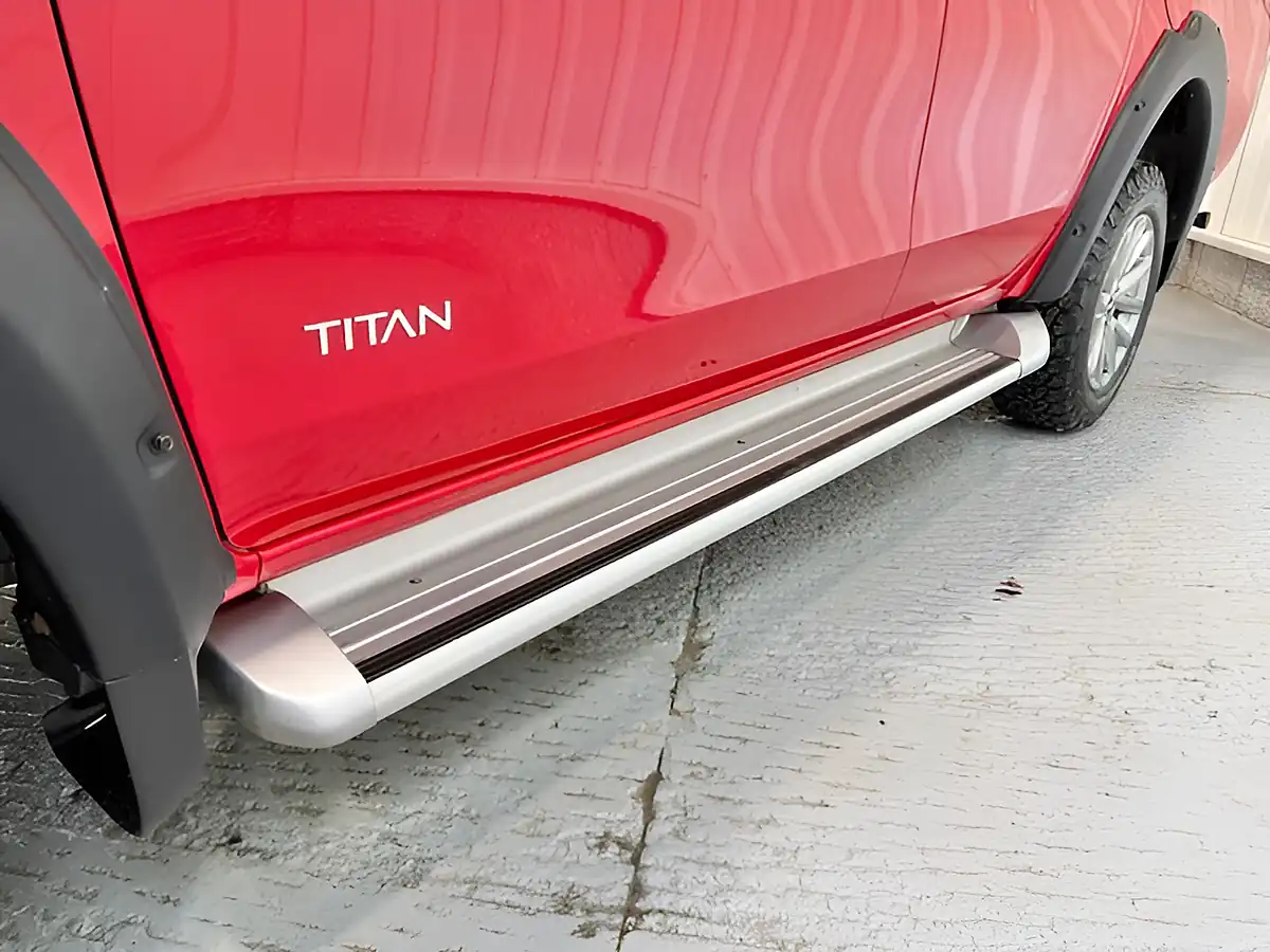 Used 2017 Mitsubishi L200 Titan Aztec Red - Interior and Exterior details 5
