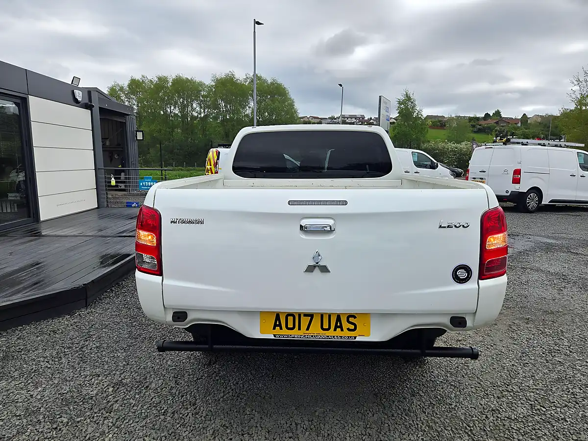Used 2017 Mitsubishi L200 Titan White - Interior and Exterior details 13