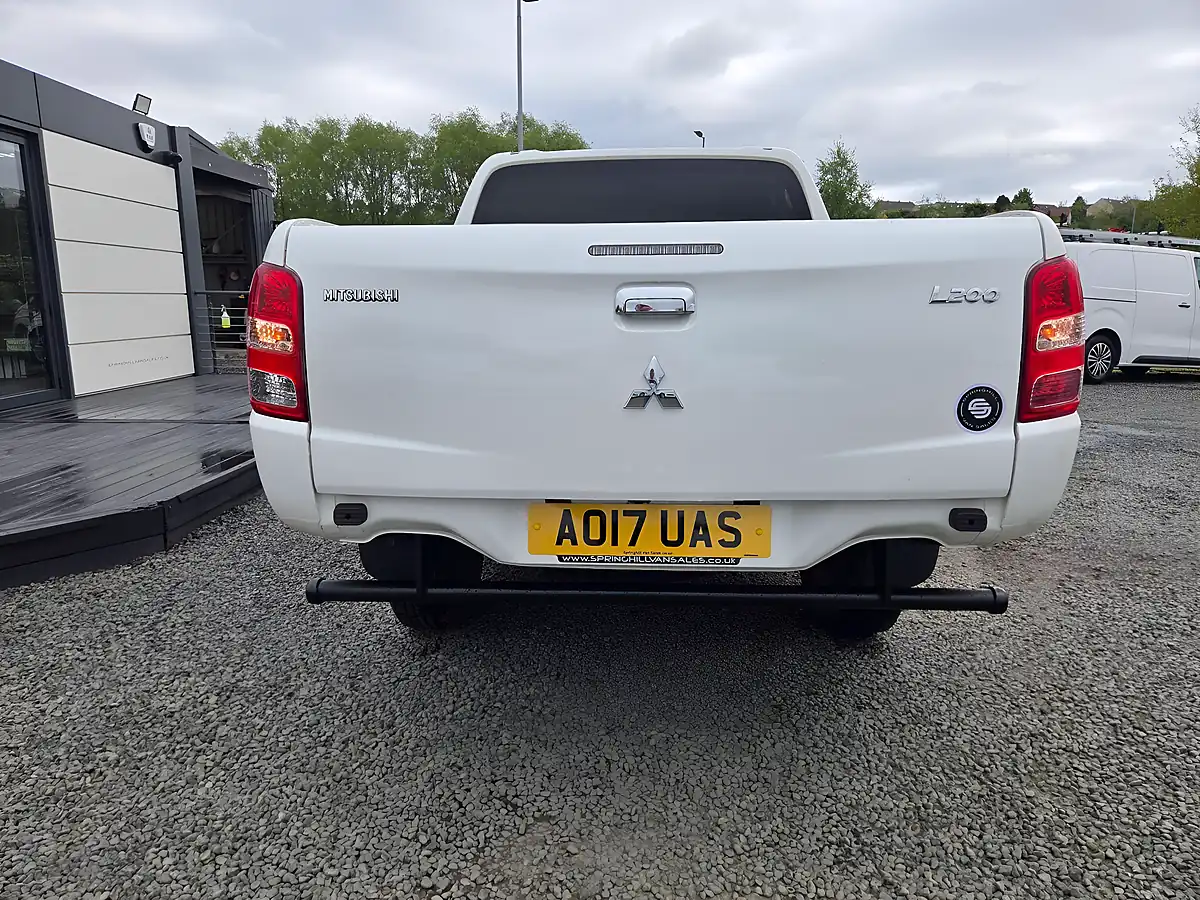 Used 2017 Mitsubishi L200 Titan White - Interior and Exterior details 14