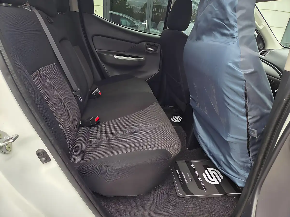 Used 2017 Mitsubishi L200 Titan White - Interior and Exterior details 16
