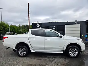 Used 2017 Mitsubishi L200 Titan White - Interior and Exterior details 3