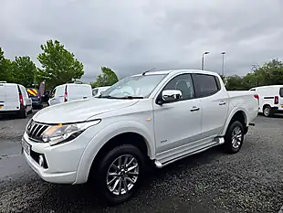 Used 2017 Mitsubishi L200 Titan White - Interior and Exterior details 6