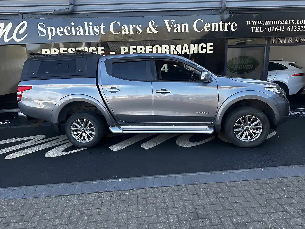 Used 2017 Mitsubishi L200 Warrior Grey - Interior and Exterior details 3