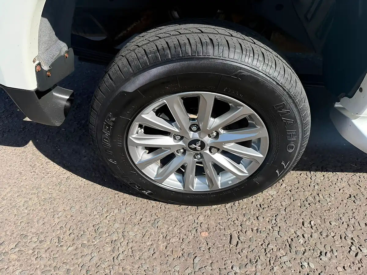 Used 2017 Mitsubishi L200 Warrior White - Interior and Exterior details 10