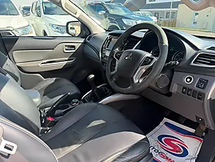 Used 2017 Mitsubishi L200 Warrior White - Interior and Exterior details 12